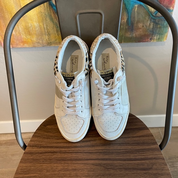 Vintage Havana sneakers size 8 white leather with animal print trim. - Picture 2 of 4